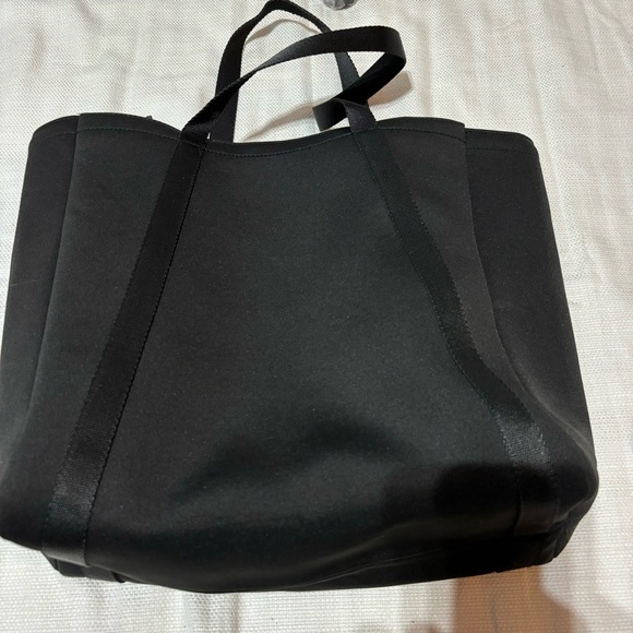 Victoria's Secret Black Insulated Cooler Tote Bag NWOT - Picture 2 of 9